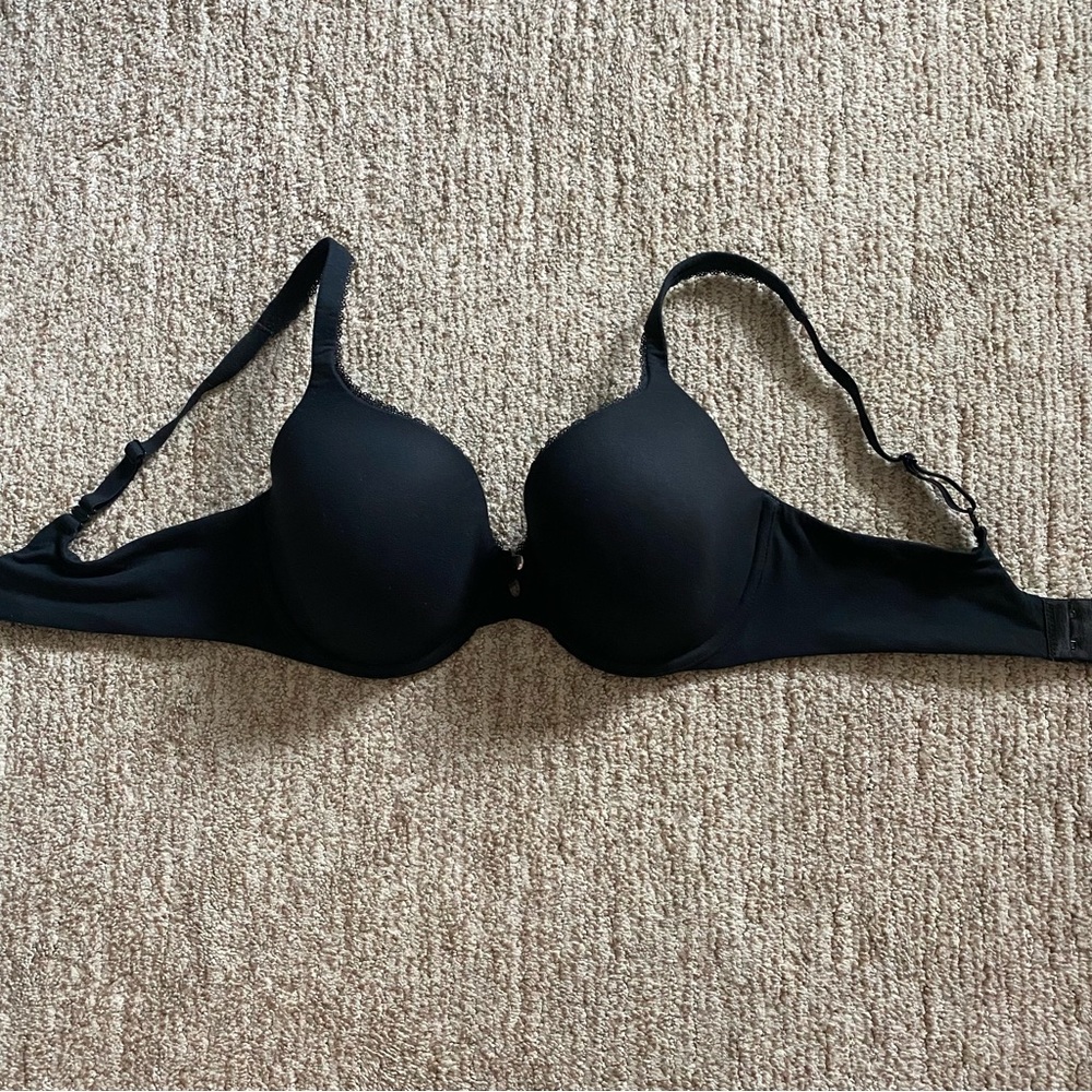 Victorias Secret 34D bra